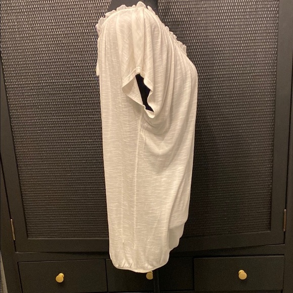 LOFT Soft White Blouse with Ruffled Neckline and Relaxed Fit - Picture 3 of 8